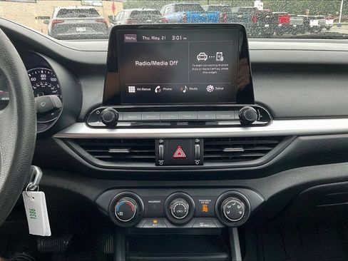 Used 2024 Kia Forte LXS w/ LXS Technology Package FWD image 21