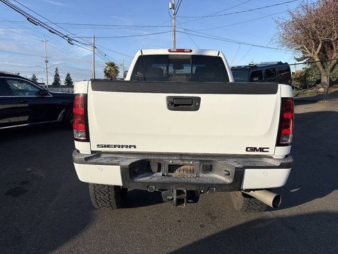 Used 2014 GMC Sierra 2500 Denali w/ Suspension Package, Off-Road image 4