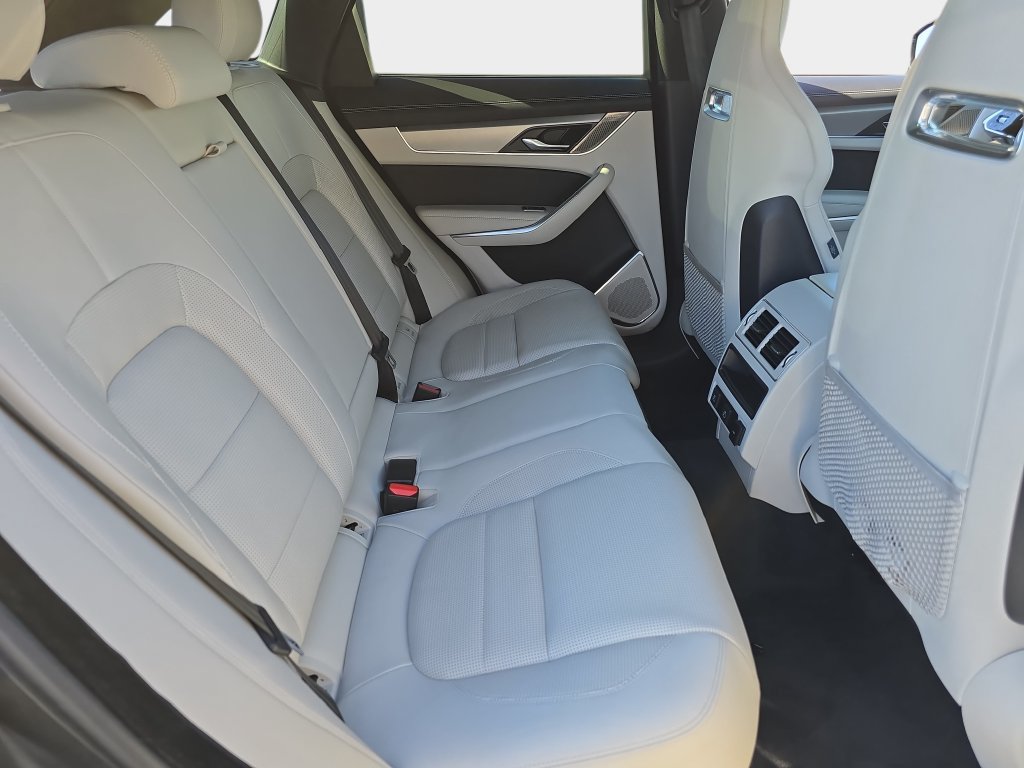 Used 2025 Jaguar F-PACE R-Dynamic S AWD/4WD image 11
