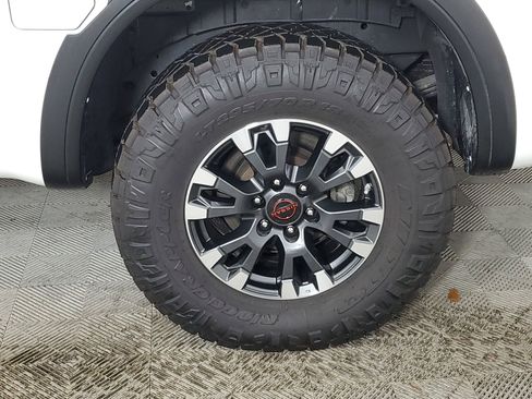 Used 2024 Nissan Titan PRO-4X w/ Pro-4x Convenience Package image 8