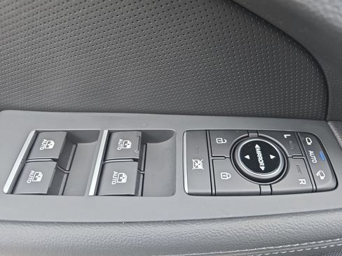 Used 2017 Genesis G80 3.8 image 25