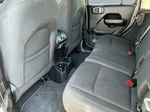 Used 2018 Jeep Wrangler Unlimited Sport S image 15