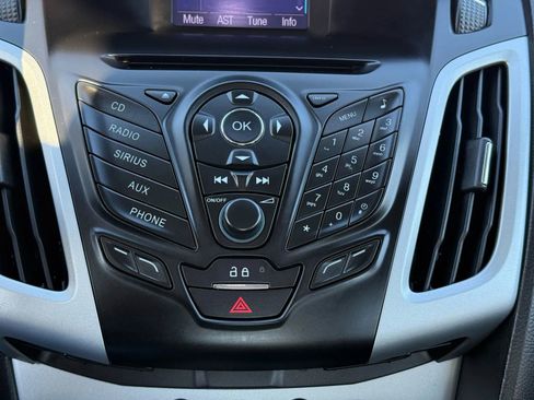 Used 2013 Ford Focus SE w/ SE Winter Pkg image 24