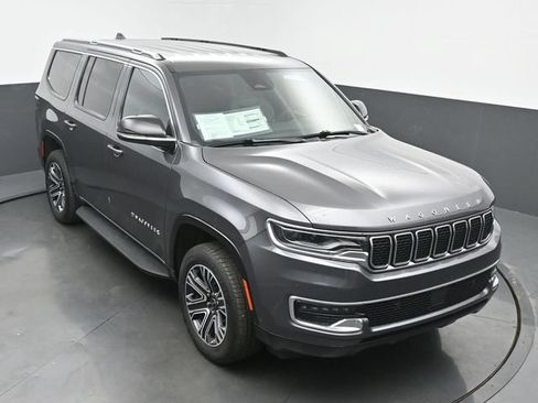 Used 2025 Jeep Wagoneer 4WD image 44