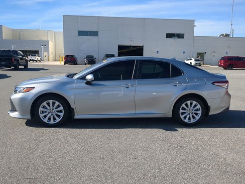 Used 2020 Toyota Camry LE image 16