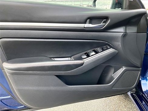 Used 2024 Nissan Altima 2.5 SR image 9