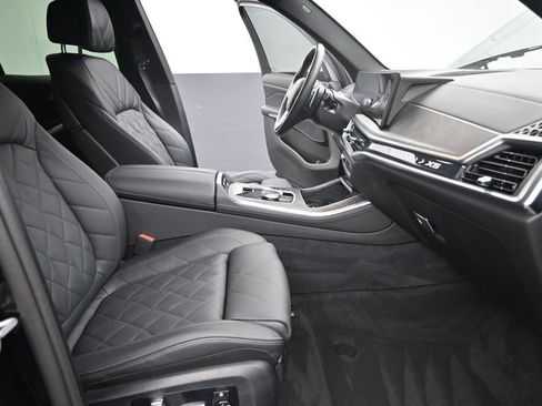 Certified 2025 BMW X5 sDrive40i w/ Climate Comfort Package RWD image 21