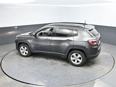 Used 2018 Jeep Compass Latitude FWD image 36