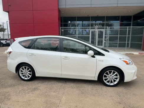 Used 2012 Toyota Prius V Five image 9