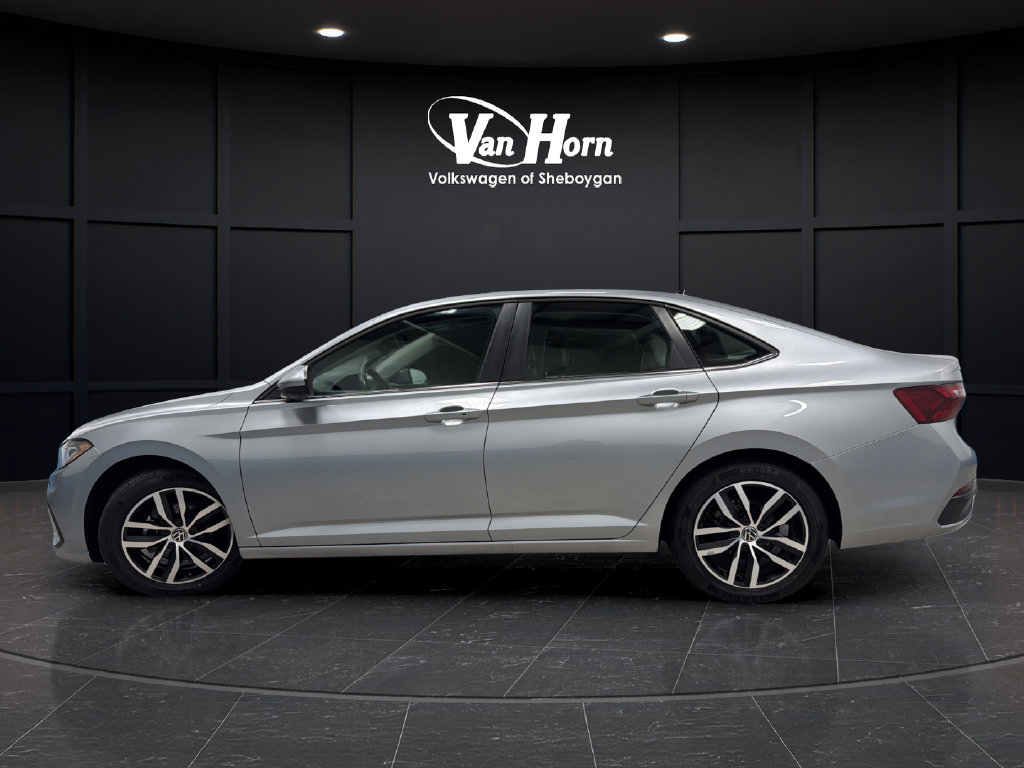 Certified 2025 Volkswagen Jetta SE FWD image 4