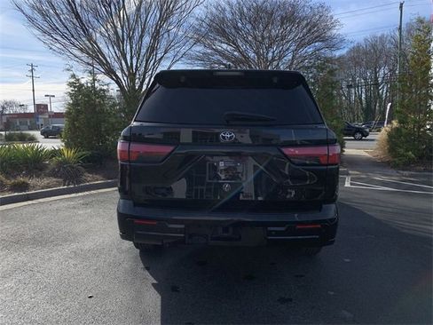 Used 2023 Toyota Sequoia Platinum image 7