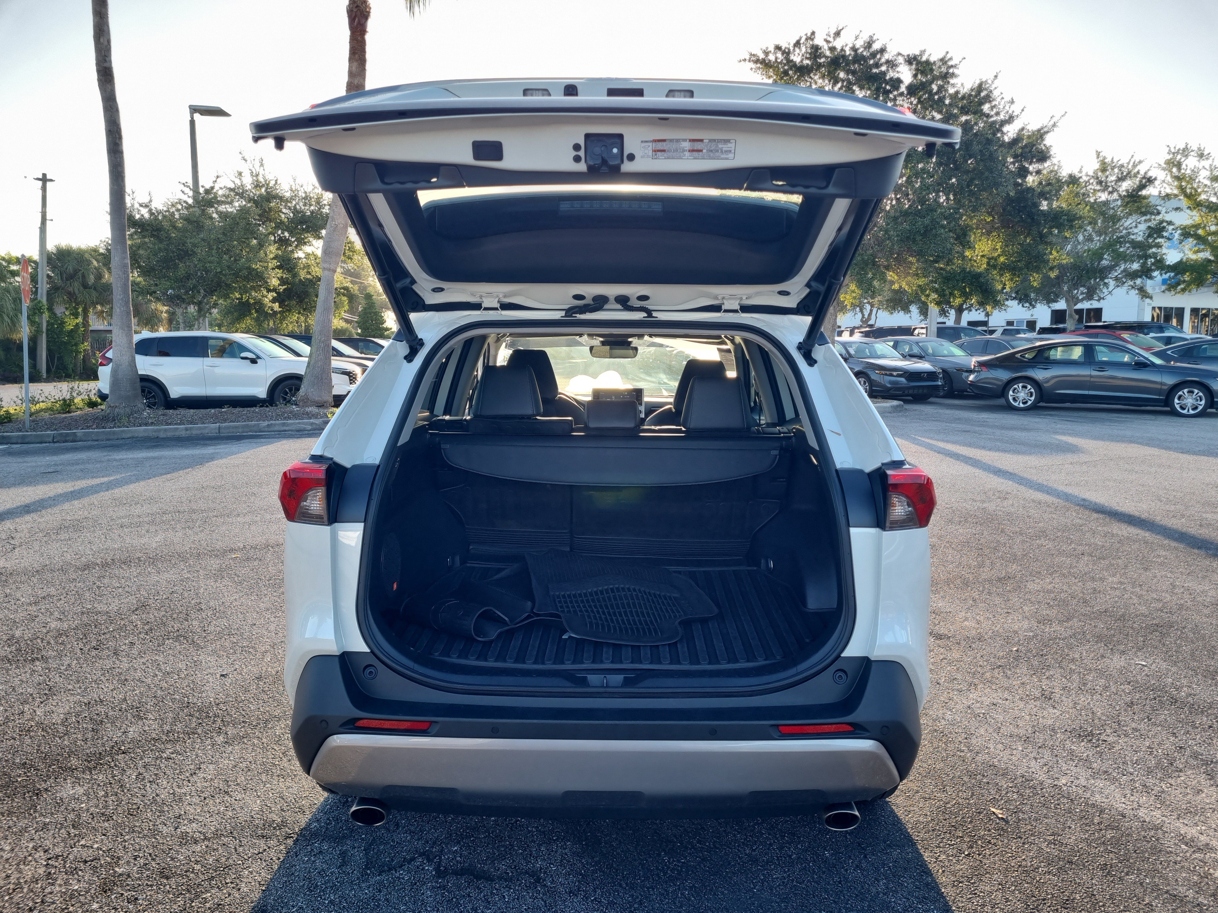 Used 2022 Toyota RAV4 Limited AWD/4WD image 12