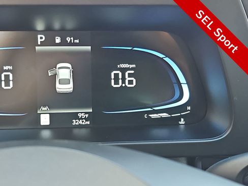 Used 2025 Hyundai Elantra Sport FWD image 22