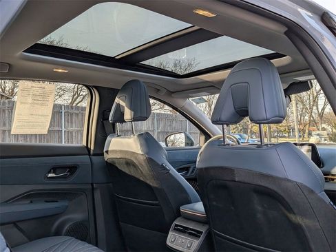 Used 2024 Nissan Ariya AWD image 22