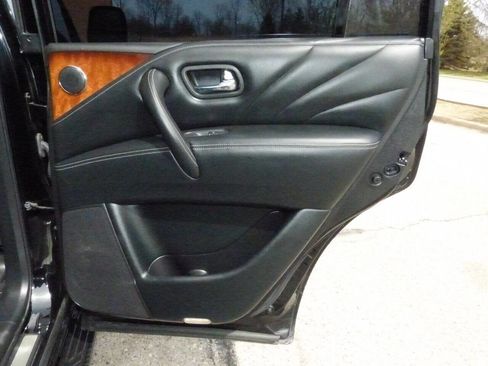 Used 2017 INFINITI QX80 Base AWD 4dr SUV w/ Deluxe Technology Package image 49