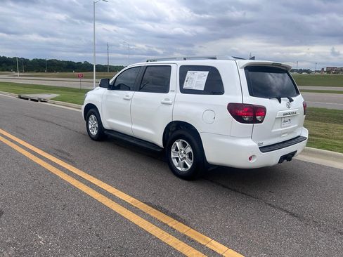 Used 2019 Toyota Sequoia SR5 RWD image 8