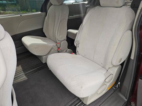 Used 2011 Toyota Sienna LE FWD image 20