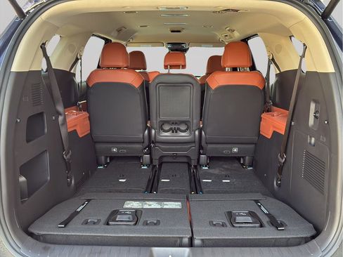 New 2026 Kia Carnival EX FWD image 9
