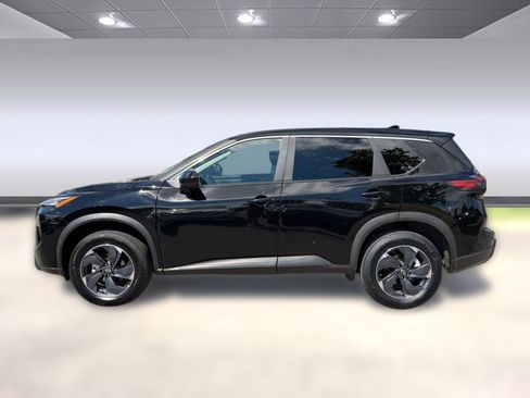 Used 2025 Nissan Rogue SV FWD image 2