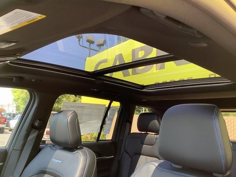 New 2023 Jeep Grand Cherokee Trailhawk w/ Luxury Tech Group III image 22