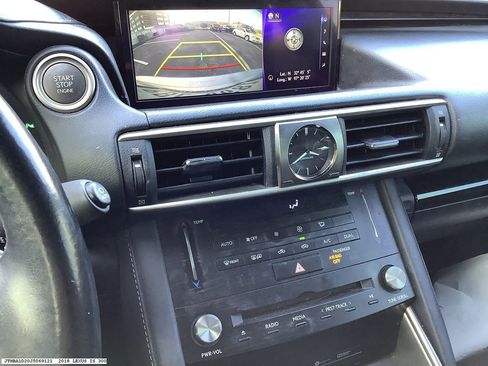 Used 2018 Lexus IS 300 w/ Comfort Package image 9
