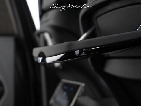 Used 2023 Bentley Bentayga Extended Wheelbase image 51