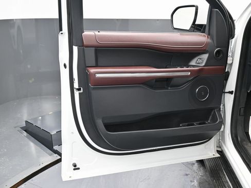 Used 2024 Ford Expedition Max Limited image 43