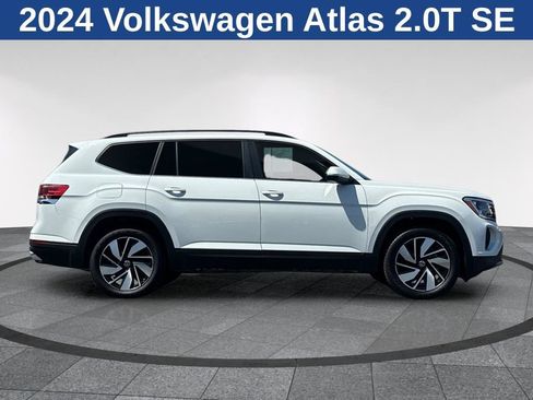 Used 2024 Volkswagen Atlas SE AWD/4WD image 2