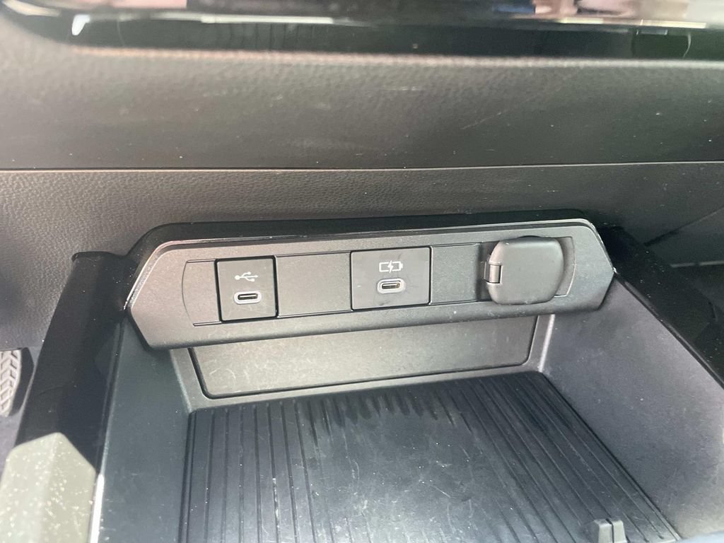 Used 2024 Toyota Prius XLE FWD image 35
