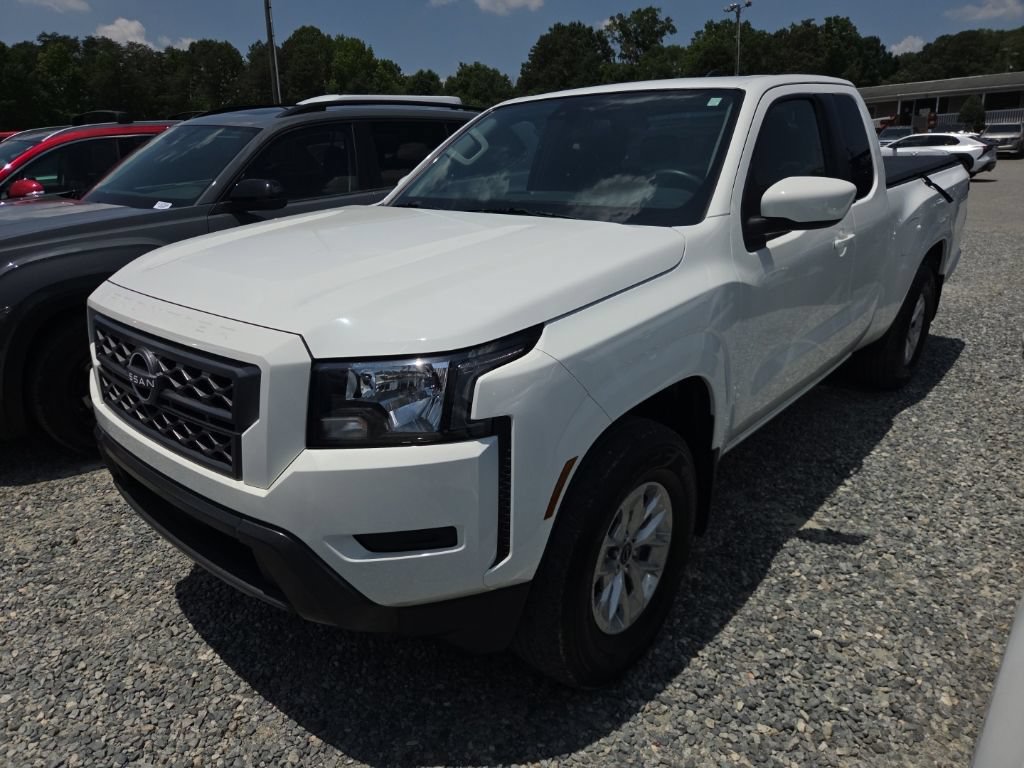 Used 2024 Nissan Frontier SV w/ Tow Package RWD image 1