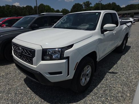 Used 2024 Nissan Frontier SV w/ Tow Package RWD image 1