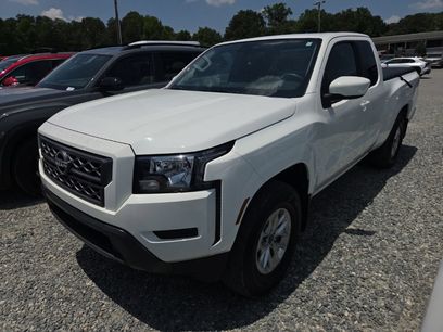 Used 2024 Nissan Frontier SV w/ Tow Package