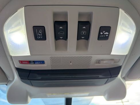 Used 2022 Subaru Ascent Limited w/ Technology Package image 38