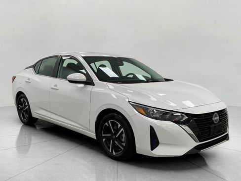 Used 2025 Nissan Sentra SV image 1