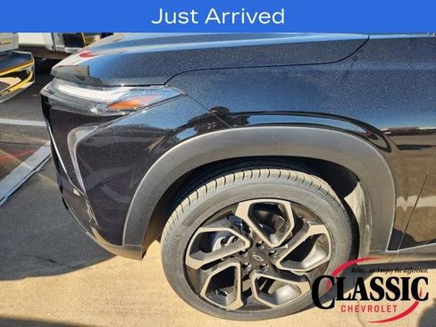 Used 2024 Chevrolet Trax RS w/ Sunroof Package image 13