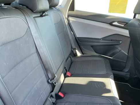 Used 2023 Volkswagen Taos SE w/ Panoramic Sunroof Package AWD/4WD image 19