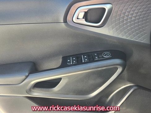 Used 2020 Kia Soul EX image 32