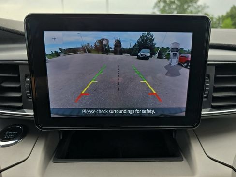 Used 2022 Ford Explorer XLT w/ Equipment Group 202A AWD/4WD image 26