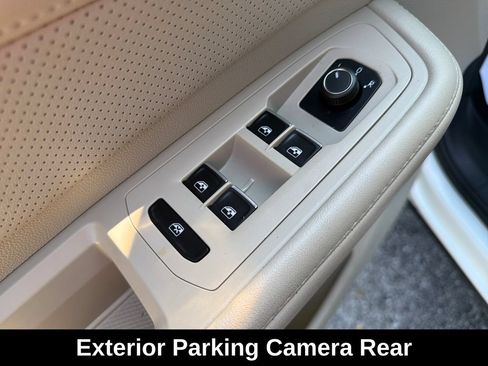 Used 2024 Volkswagen Atlas SE w/ Panoramic Sunroof Package FWD image 14