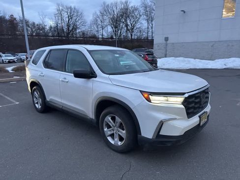 Used 2023 Honda Pilot LX image 5