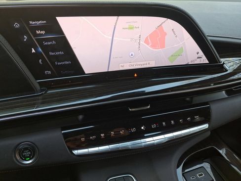 Used 2022 Cadillac Escalade Premium Luxury image 28