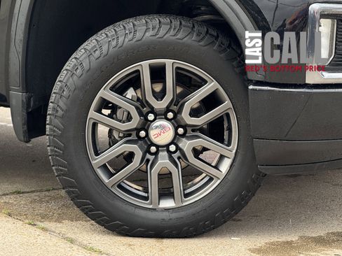 Used 2020 GMC Sierra 1500 AT4 w/ AT4 Premium Package image 3