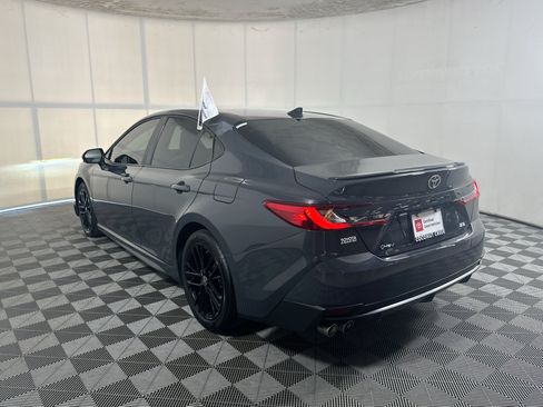 Used 2025 Toyota Camry SE w/ Convenience Package FWD image 5