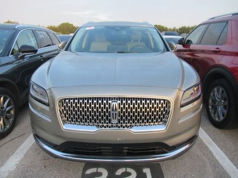 Used 2023 Lincoln Nautilus FWD w/ Premium Package image 2