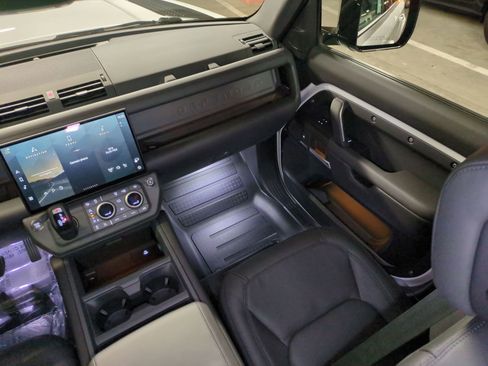 New 2026 Land Rover Defender 110 X-Dynamic SE image 28
