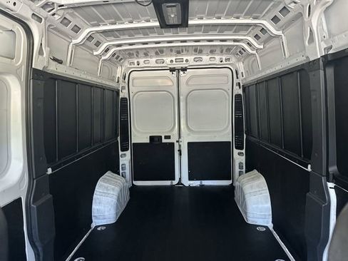Used 2025 RAM ProMaster 2500 w/ Convenience Group FWD image 3