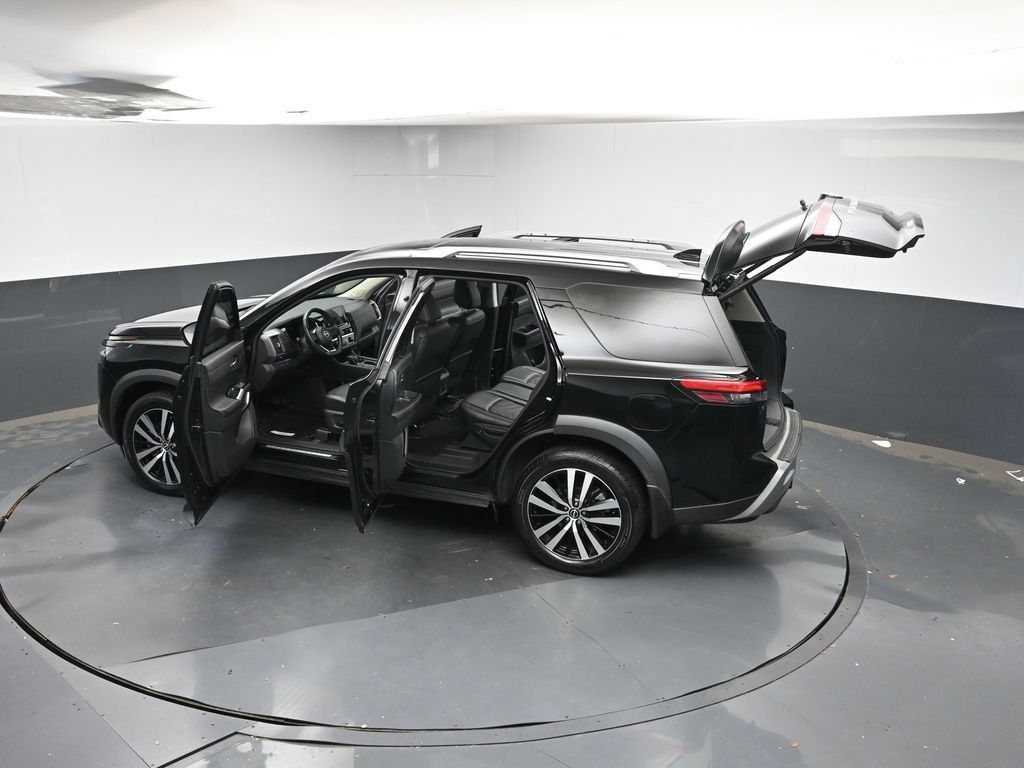 Used 2024 Nissan Pathfinder Platinum w/ Cargo Package AWD/4WD image 43
