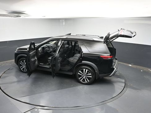 Used 2024 Nissan Pathfinder Platinum w/ Cargo Package AWD/4WD image 43