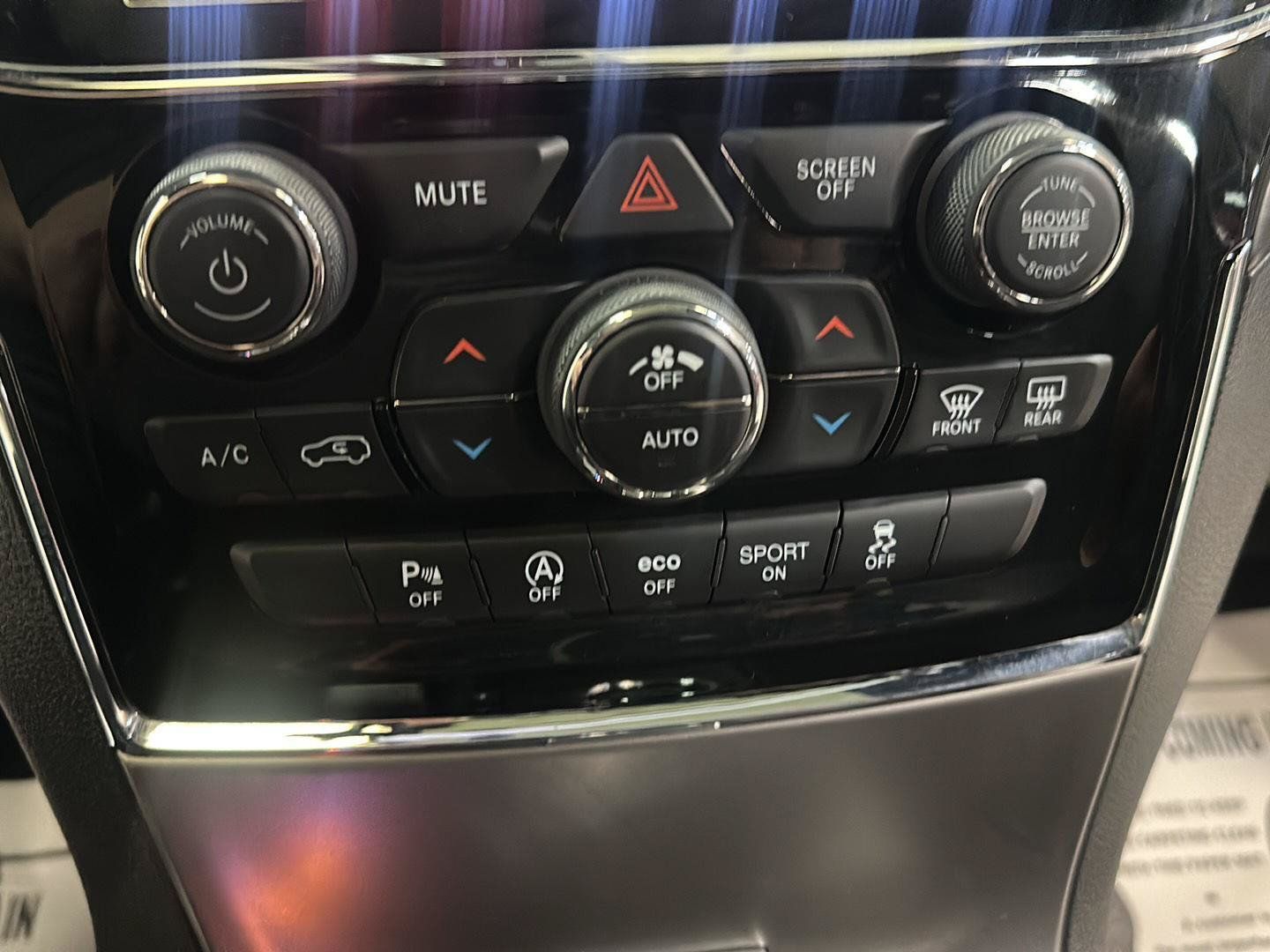 Used 2020 Jeep Grand Cherokee Altitude AWD/4WD image 25