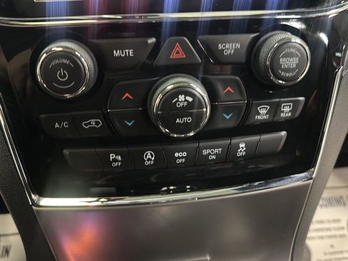 Used 2020 Jeep Grand Cherokee Altitude image 25